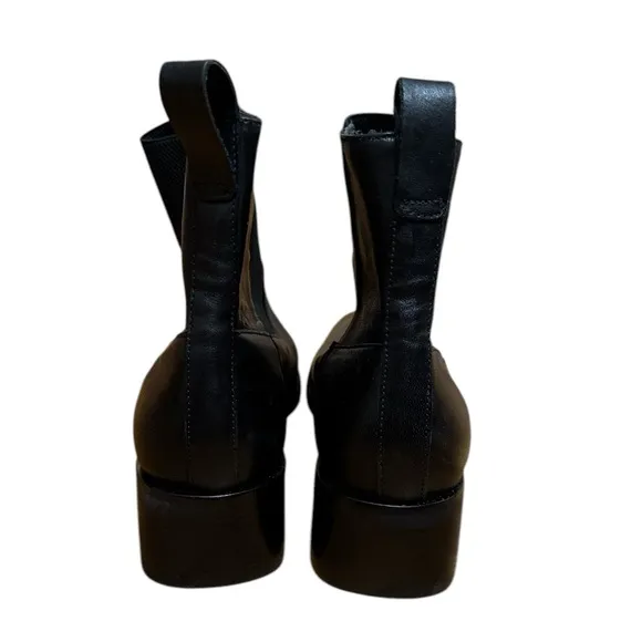 Bernardo Hayes Chelsea Black Antique Boot