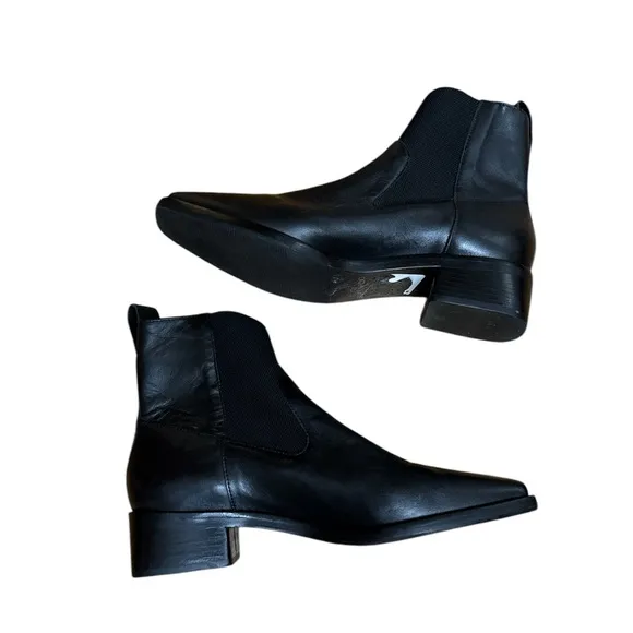 Bernardo Hayes Chelsea Black Antique Boot