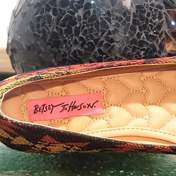 Betsey Johnson Brritney Camel Multi Aztec like Print Flats Sz 6