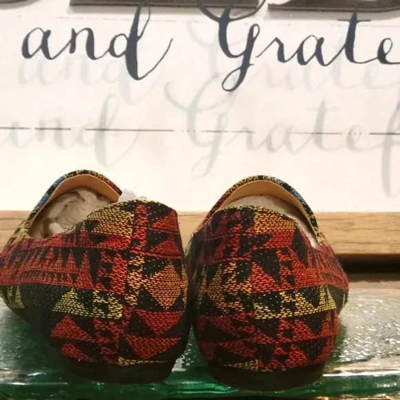 Betsey Johnson Brritney Camel Multi Aztec like Print Flats Sz 6