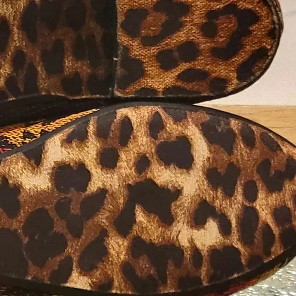 Betsey Johnson Brritney Camel Multi Aztec like Print Flats Sz 6