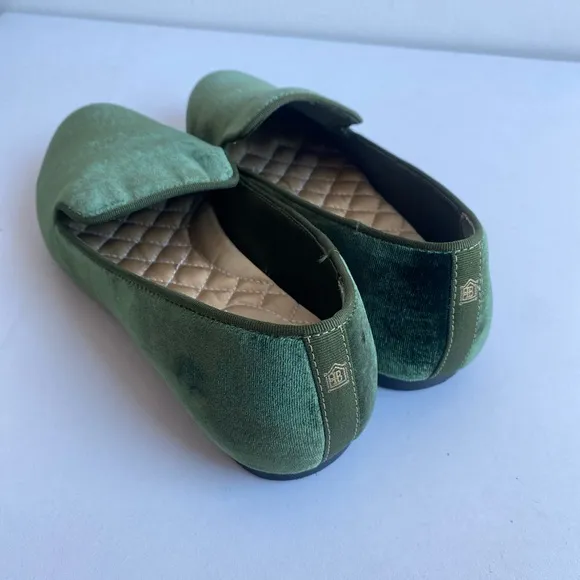 Birdies The Starling velvet flats in green size 6.5