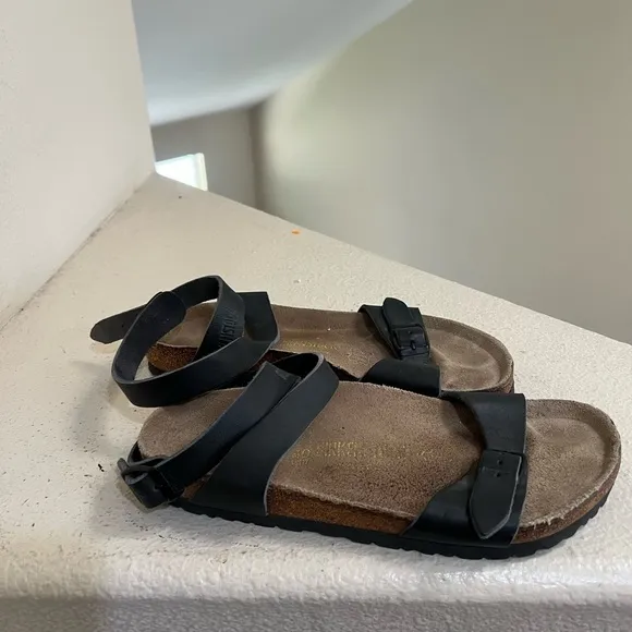 BIRKENSTOCK Black Wrap Around Ankle Strap Buckle Leather Sandals Size 40/ 9