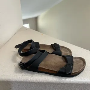 BIRKENSTOCK Black Wrap Around Ankle Strap Buckle Leather Sandals Size 40/ 9