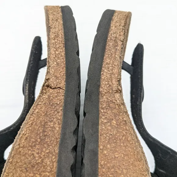 BIRKENSTOCK Gizeh black leather t-strap sandals