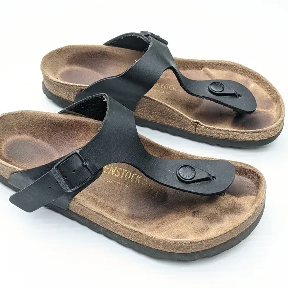 BIRKENSTOCK Gizeh black leather t-strap sandals