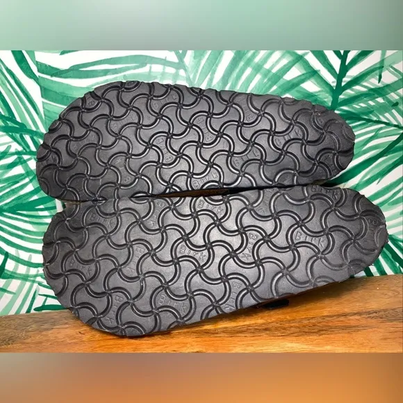 Birkenstock Gizeh Black Pebbled Strap Slide Sandals Women’s Size 7