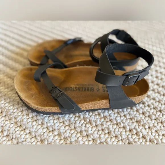 Birkenstock Women’s Yara Black Ankle Strap Toe Loop Sandals EUR 40 US 9, 9.5