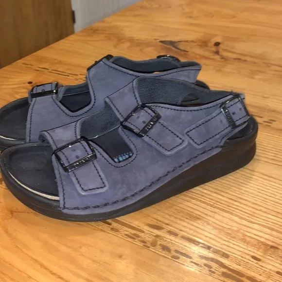 Birkenstocks TATAMI. Leather buckle strap sandals 39