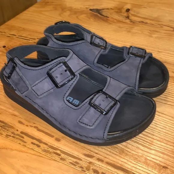 Birkenstocks TATAMI. Leather buckle strap sandals 39