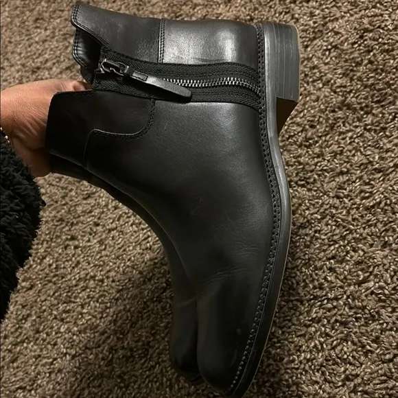 Black Chelsea Leather Boots with Elastic Panels