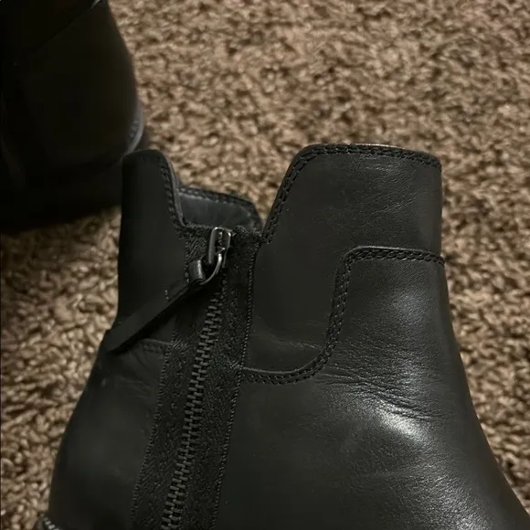 Black Chelsea Leather Boots with Elastic Panels