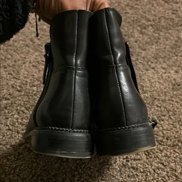 Black Chelsea Leather Boots with Elastic Panels
