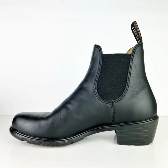Blundstone 1671 Chelsea Black Leather Pull On Heeled Boots