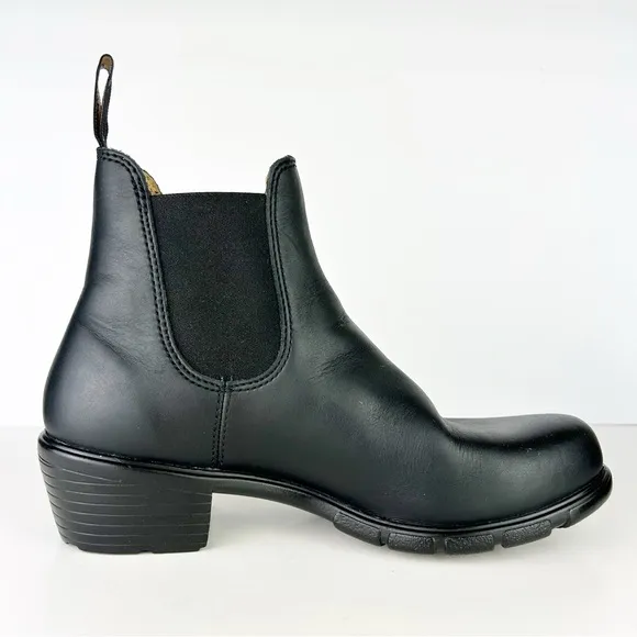 Blundstone 1671 Chelsea Black Leather Pull On Heeled Boots