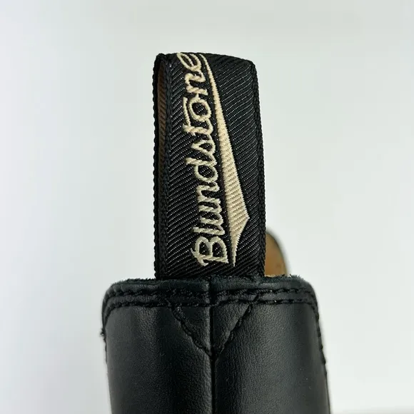 Blundstone 1671 Chelsea Black Leather Pull On Heeled Boots