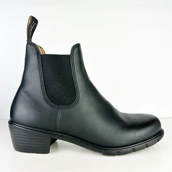 Blundstone 1671 Chelsea Black Leather Pull On Heeled Boots