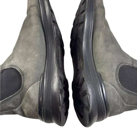 Blundstone #2143 Chelsea Boots size 7 or US 10