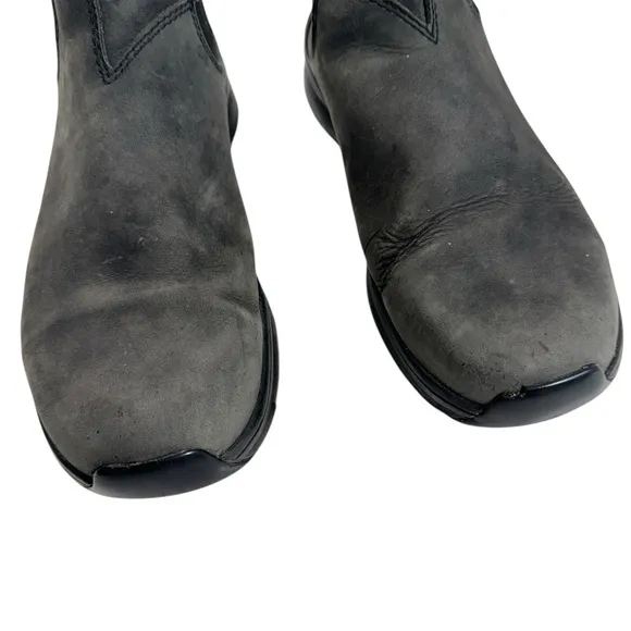 Blundstone #2143 Chelsea Boots size 7 or US 10