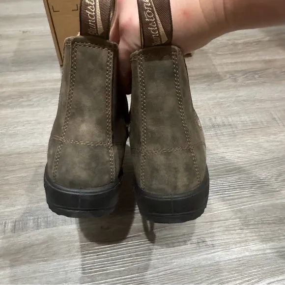 Blundstone BL 585 Rustic Brown Chelsea Nubuck Leather Boots