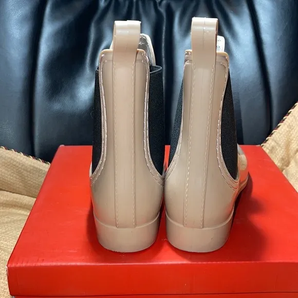 Bootsi Tootsi Women's Chelsea Rain Boot Size 6
