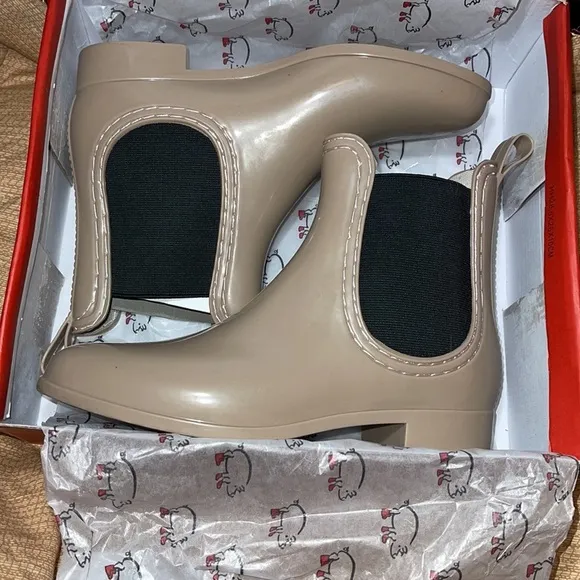 Bootsi Tootsi Women's Chelsea Rain Boot Size 6