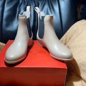 Bootsi Tootsi Women's Chelsea Rain Boot Size 6