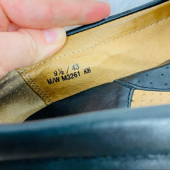 BORN black leather mens slip on driving loafers size 9.5