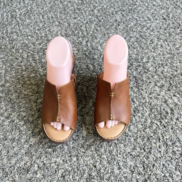Born Size 7 Brown Leather Platform Heel Sandals Shoes Slide Slip On New