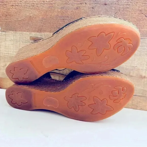 Born Strap Leather Wedged Sandals