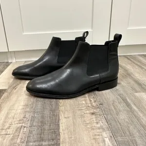 Bostonian commonwealth Chelsea black boots