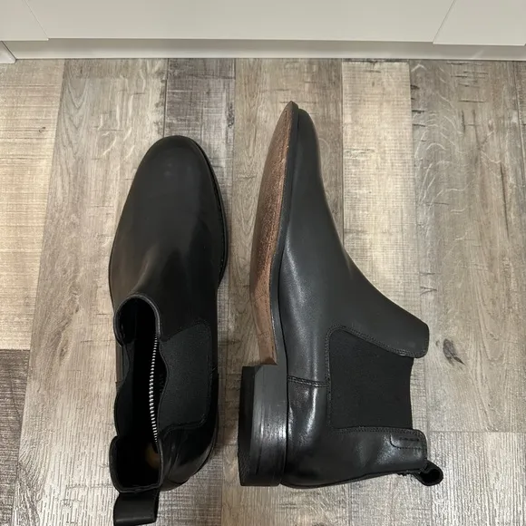 Bostonian commonwealth Chelsea black boots