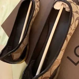 Brand new Authentic ballet flats Coach at brand new condition in the box, must !