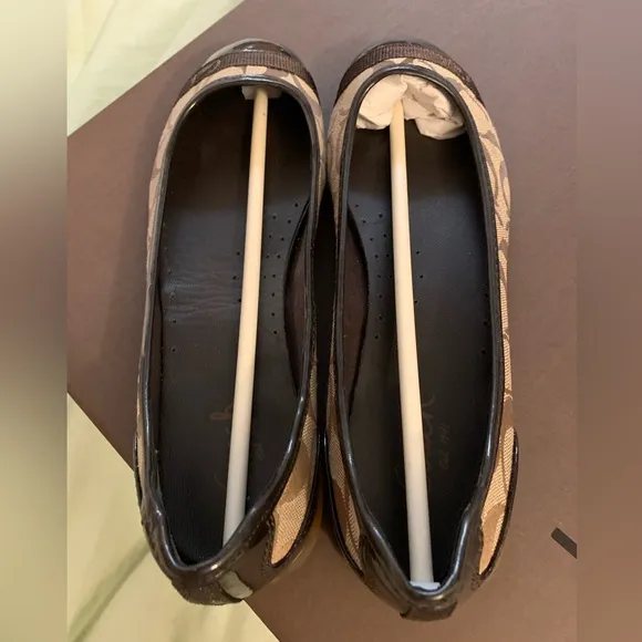 Brand new Authentic ballet flats Coach at brand new condition in the box, must !