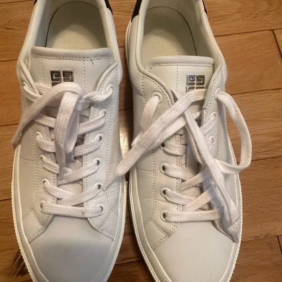 Brand new  💯 authenticGivenchy City Court Low-Top Sneakers. Size 42 new