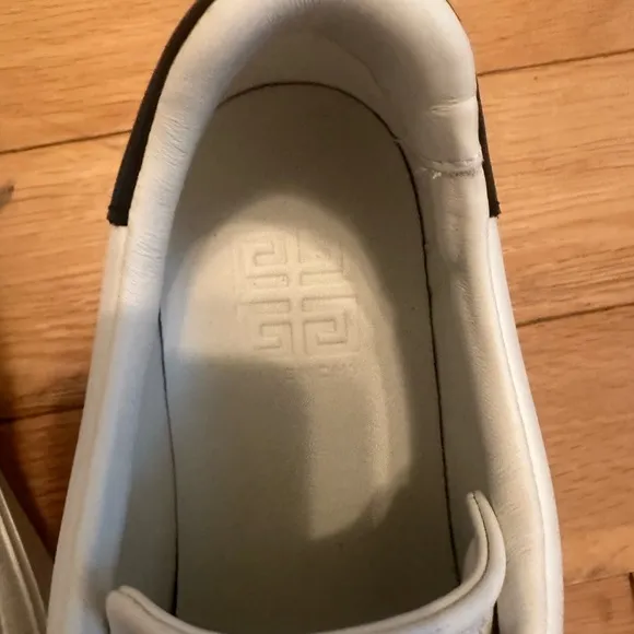 Brand new  💯 authenticGivenchy City Court Low-Top Sneakers. Size 42 new