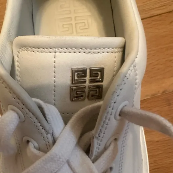 Brand new  💯 authenticGivenchy City Court Low-Top Sneakers. Size 42 new