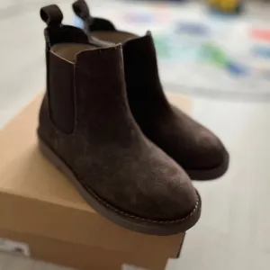 Brand New Jcrew Chelsea Boots size 11