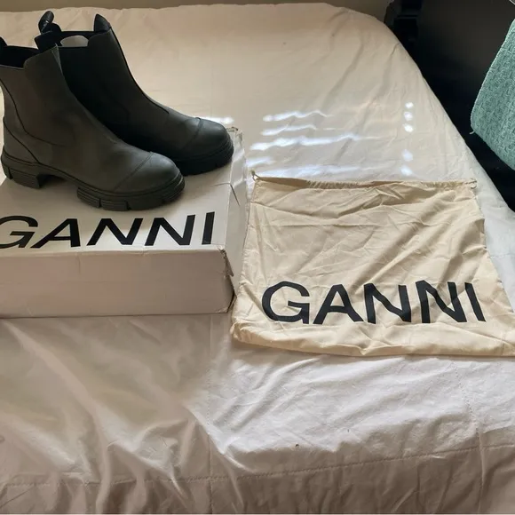 BRAND NEW (w/Box &amp; Dust Bag) GANNI Rubber Boots - Size 10 - Style S1526