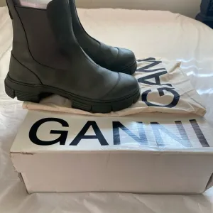 BRAND NEW (w/Box &amp; Dust Bag) GANNI Rubber Boots - Size 10 - Style S1526