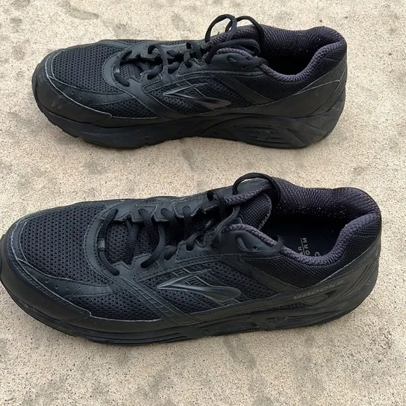 Brooks Addiction 9 Black Walking Sneakers Men's Size 13