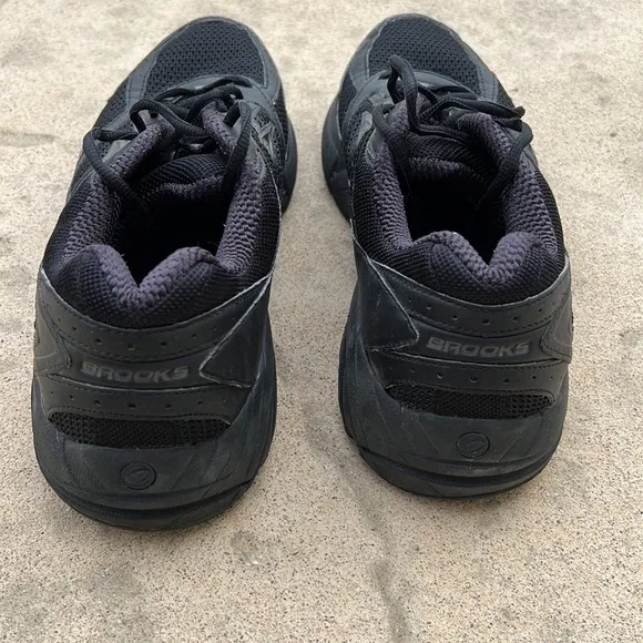 Brooks Addiction 9 Black Walking Sneakers Men's Size 13