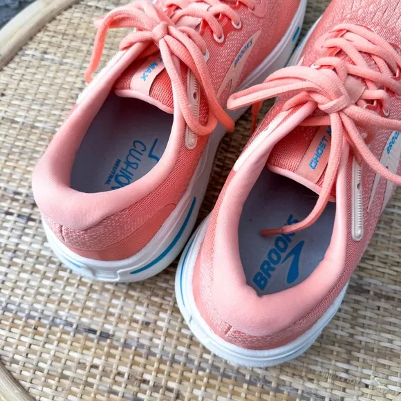 Brooks Ghost Max Papaya Apricot Blue Road Running Sneakers Women’s Size 11