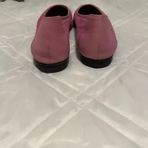 Bruno Magli Nural Lily Pink Suede and Leather Toe &amp; Heel Accents!  NWT
