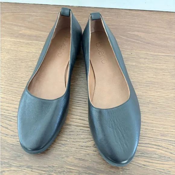 Bueno Leather Round Toe Ballet Flats