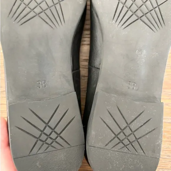 Bueno Leather Round Toe Ballet Flats
