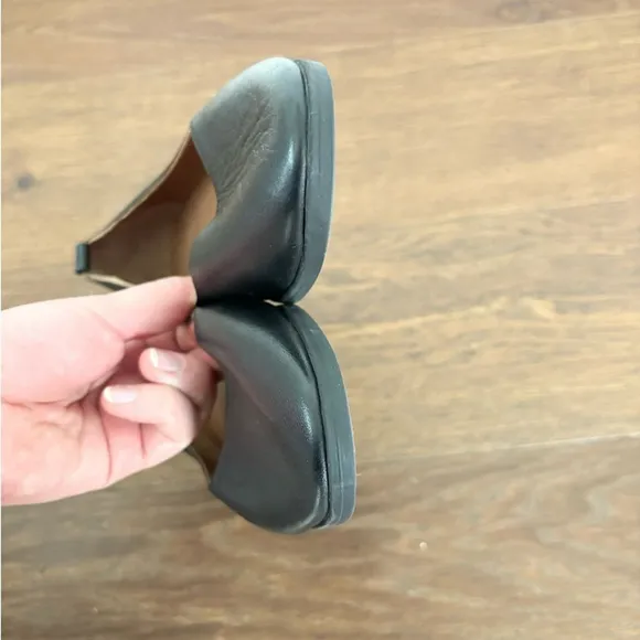 Bueno Leather Round Toe Ballet Flats