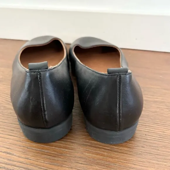 Bueno Leather Round Toe Ballet Flats
