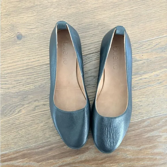 Bueno Leather Round Toe Ballet Flats
