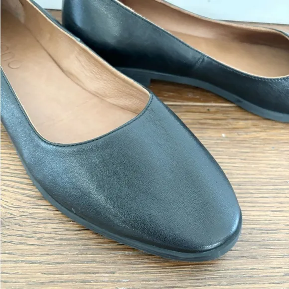 Bueno Leather Round Toe Ballet Flats